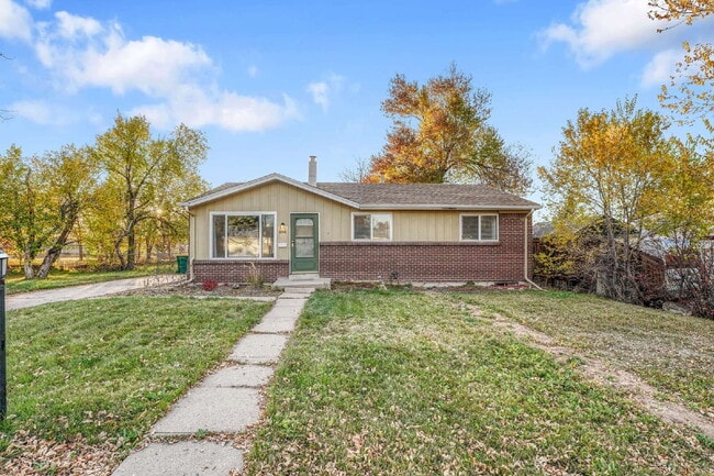 property at 6941 S Ash Cir