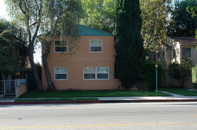 12928 Burbank Blvd in Van Nuys, CA - Building Photo - Building Photo