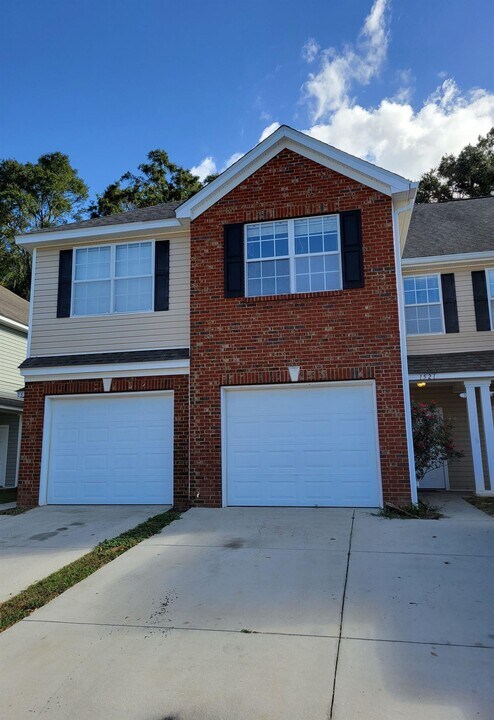 1521 Crescent Hills Dr in Tallahassee, FL - Foto de edificio