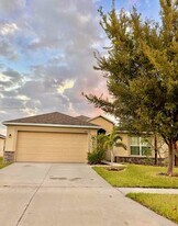 529 19th St NW in Ruskin, FL - Building Photo