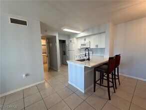 1150 Wildwood Lakes Blvd in Naples, FL - Building Photo - Building Photo