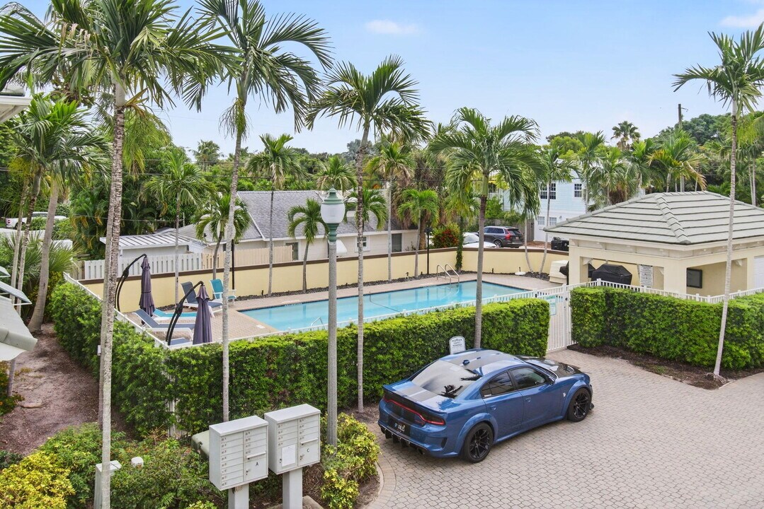 518 N Federal Hwy in Lake Worth Beach, FL - Building Photo
