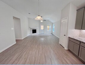 15034 Baikal Teal Ter in Magnolia, TX - Foto de edificio - Building Photo