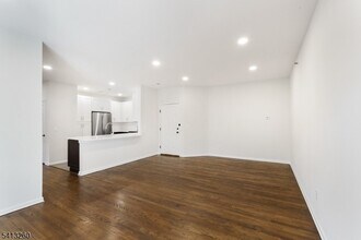 50 Maple Ave in Springfield, NJ - Building Photo - Building Photo