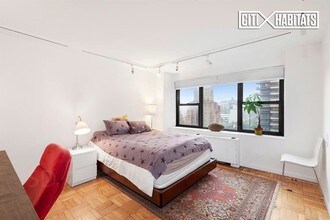 166 E 61st St-Unit -18E in New York, NY - Building Photo - Building Photo