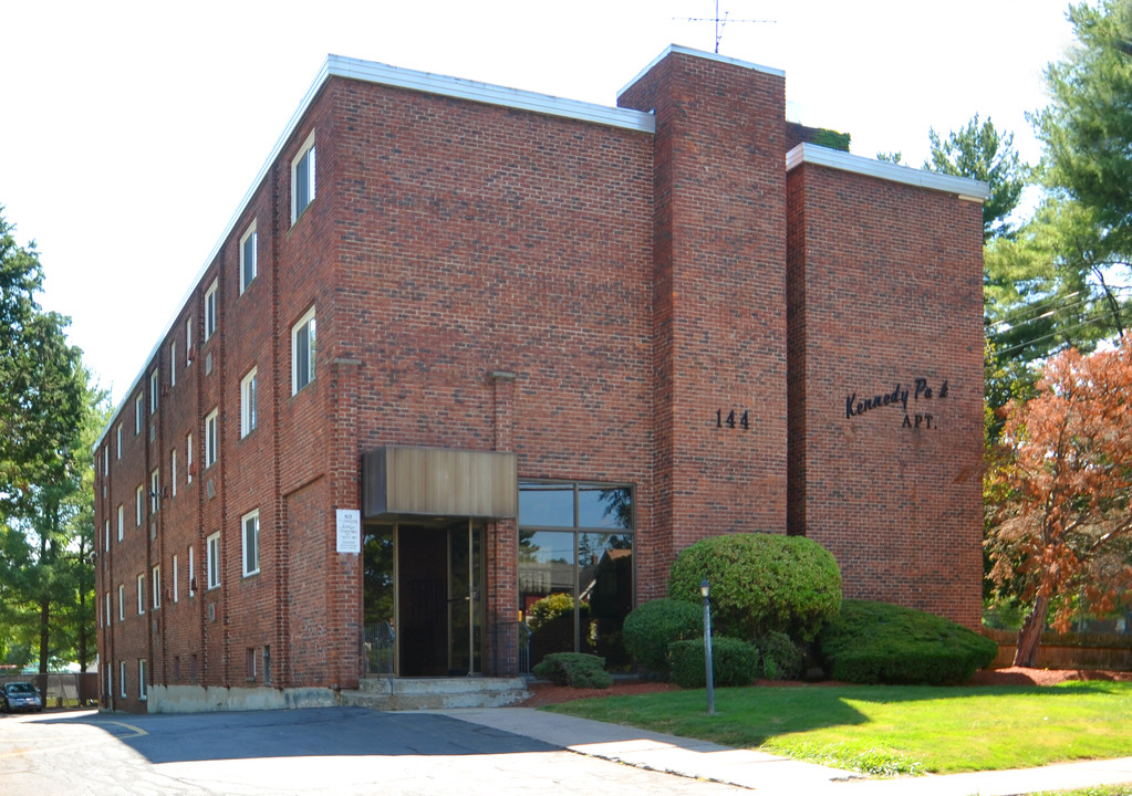 Kennedy Park Apartments in West Hartford, CT - Building Photo