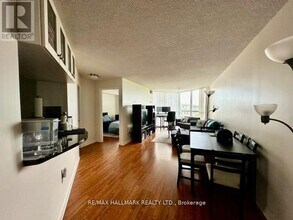 7 Concorde Pl in Toronto, ON - Building Photo - Building Photo