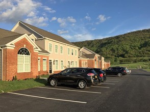 Fincastle Farms in Bluefield, VA - Foto de edificio - Building Photo