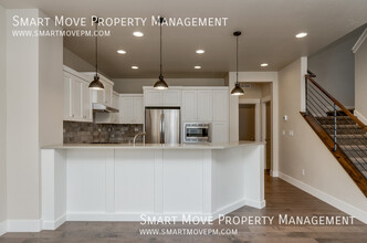 3246 E Front Runner Ln in Boise, ID - Foto de edificio - Building Photo
