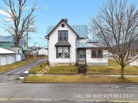 231 E Mary St in Bucyrus, OH - Building Photo