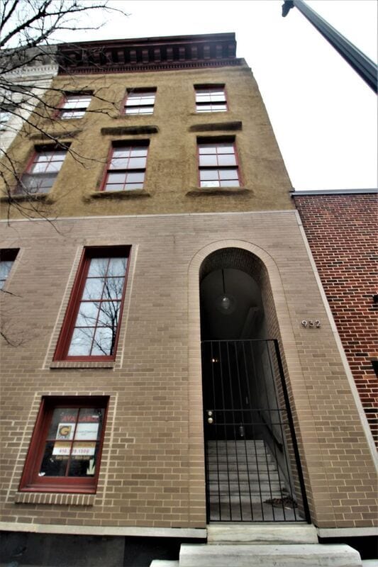 932 N Charles St in Baltimore, MD - Foto de edificio - Building Photo