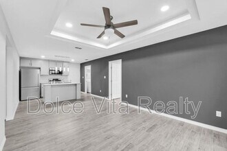 1001 W Sunset Valley St in Alton, TX - Building Photo - Building Photo