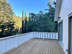 1552 Crater Ln in Los Angeles, CA - Foto de edificio - Building Photo