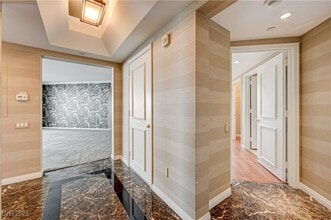 2857 Paradise Rd in Las Vegas, NV - Foto de edificio - Building Photo
