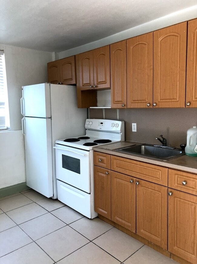 2144 SW 17th St, Unit 1