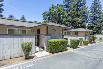 Briarwood Apartments in Fresno, CA - Building Photo - Building Photo