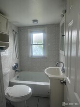 193 Donald Ave in Rahway, NJ - Foto de edificio - Building Photo