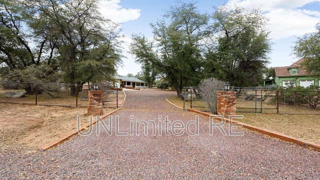 property at 8407 N Live Oak Dr