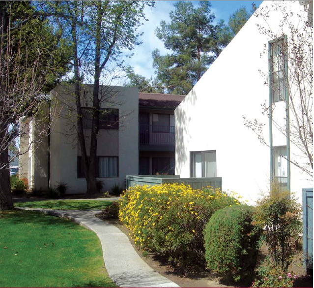 Pacific Terrace in Bakersfield, CA - Foto de edificio - Building Photo