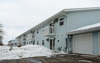 110-112 Industrial Dr in Beaver Dam, WI - Foto de edificio - Building Photo