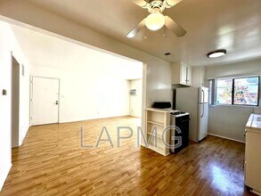 5748 Hazeltine Ave in Los Angeles, CA - Building Photo - Building Photo