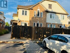 114 Fellowes Crescent in Hamilton, ON - Building Photo