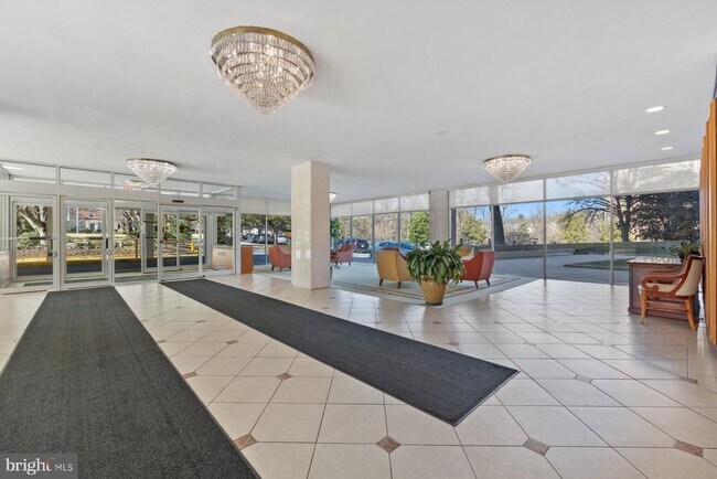 10201 Grosvenor Pl in Rockville, MD - Foto de edificio - Building Photo