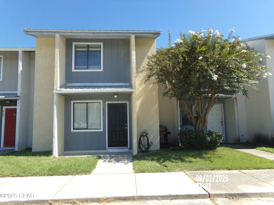 420 Venetian Way in Panama City, FL - Building Photo