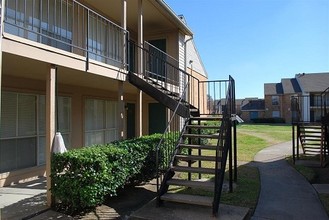 Crofton Place Apartments in Houston, TX - Building Photo - Building Photo