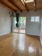 1948 Valley Park Ave, Unit B in Hermosa Beach, CA - Foto de edificio - Building Photo
