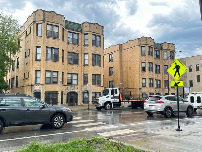 property at 1530 N Kedzie Ave