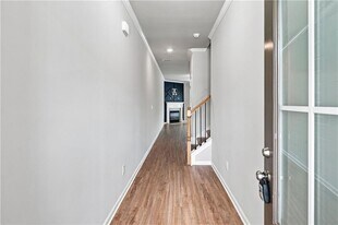 5149 Fox Den Rd in Oakwood, GA - Building Photo