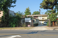 5915 Hazeltine Ave in Van Nuys, CA - Building Photo - Building Photo