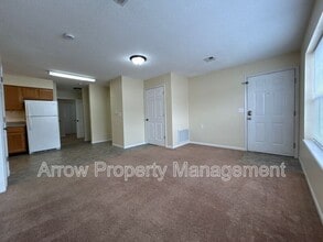 1009 14-2 in Wamego, KS - Building Photo - Building Photo
