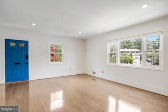 5370 Pooks Hill Rd in Bethesda, MD - Building Photo - Building Photo