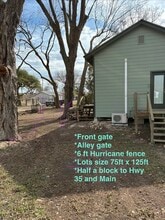 112 E Scott St in Tivoli, TX - Building Photo - Building Photo