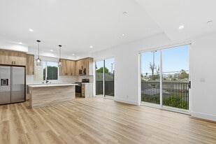 5805 Kester Ave in Van Nuys, CA - Building Photo