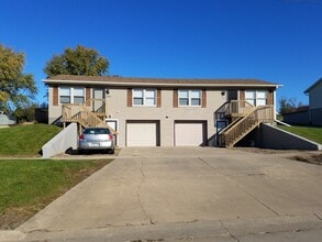 605 Marvin Ave, Unit 605B in Grinnell, IA - Building Photo - Building Photo