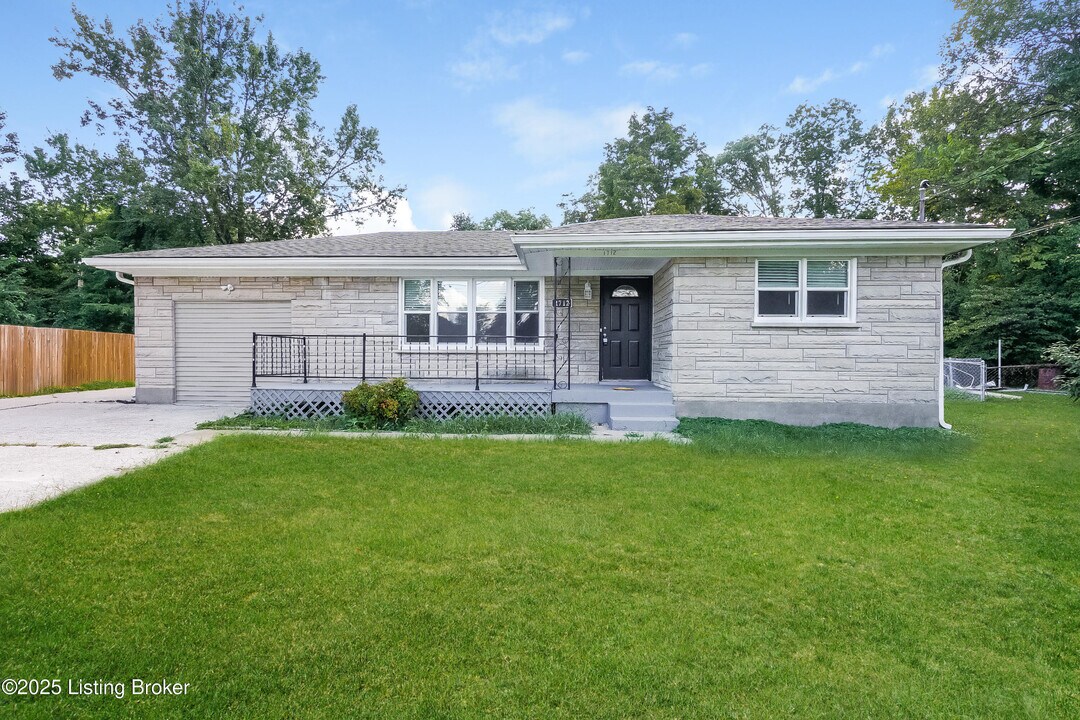 1712 Star Rest Dr in Louisville, KY - Building Photo