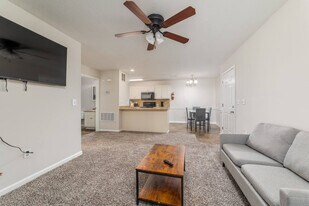220 N Oakley Dr in Columbus, GA - Building Photo