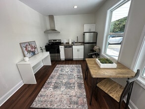 1215 Buncombe Rd in Greenville, SC - Building Photo - Building Photo