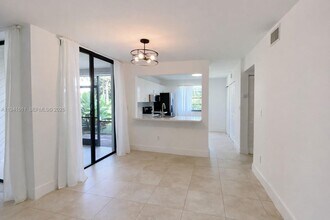 3552 Magellan Cir in Aventura, FL - Building Photo - Building Photo