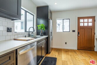 2241 1/2 Harwood St in Los Angeles, CA - Building Photo - Building Photo