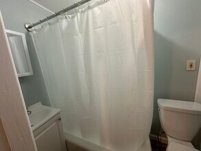 11 Crescent Ave, Unit 11 Crescent 1st in Norwood, MA - Building Photo - Building Photo