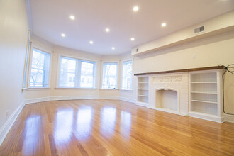 7534 N Oakley Ave, Unit 2 in Chicago, IL - Building Photo - Building Photo