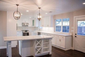 10602 Riverview Dr in Houston, TX - Building Photo - Building Photo