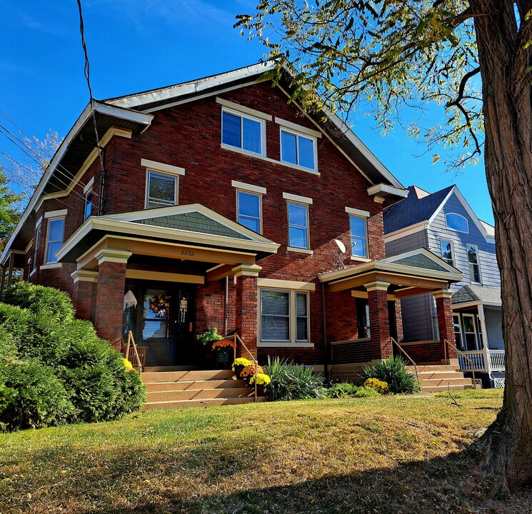 2254 Monroe Ave in Norwood, OH - Foto de edificio