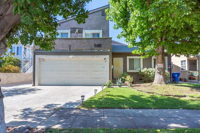 11481 Cumpston St in North Hollywood, CA - Building Photo - Building Photo