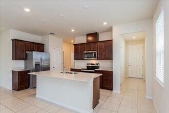 17504 Saw Palmetto Ave in Clermont, FL - Foto de edificio - Building Photo