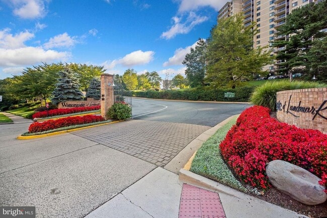 property at 307 Yoakum Pkwy